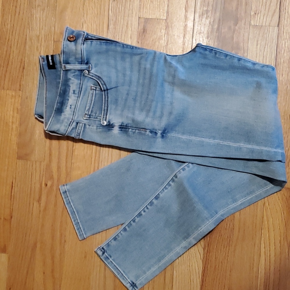 Express Jeans Skinny, High Rise Size 6 Light Wash.